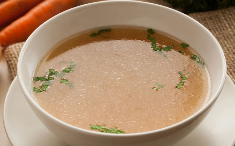 Económico y muy nutritivo: el caldo proteico que ayuda a aumentar la masa muscular 