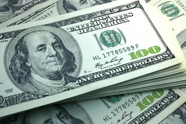 ¿Compro o vendo? La advertencia de los analistas sobre el dólar blue