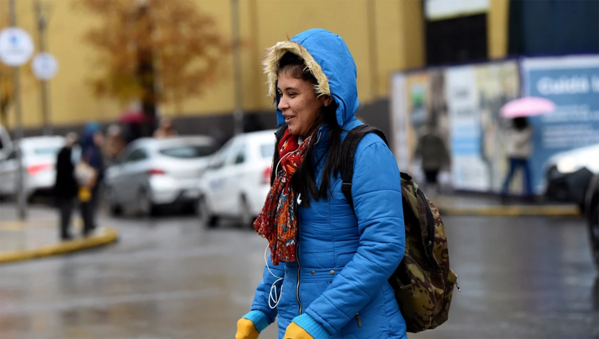 INVERNAL. Las tucumanas y los tucumanos tendrán que apelar a todo el abrigo posible para las primeras horas del martes.