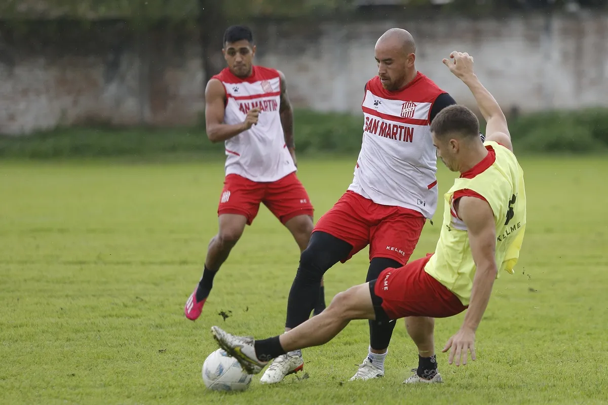 GOLEADOR. Junior Arias terminó con su sequía y alcanzó los cinco tantos en el torneo contra Racing de Córdoba. Foto Casm.