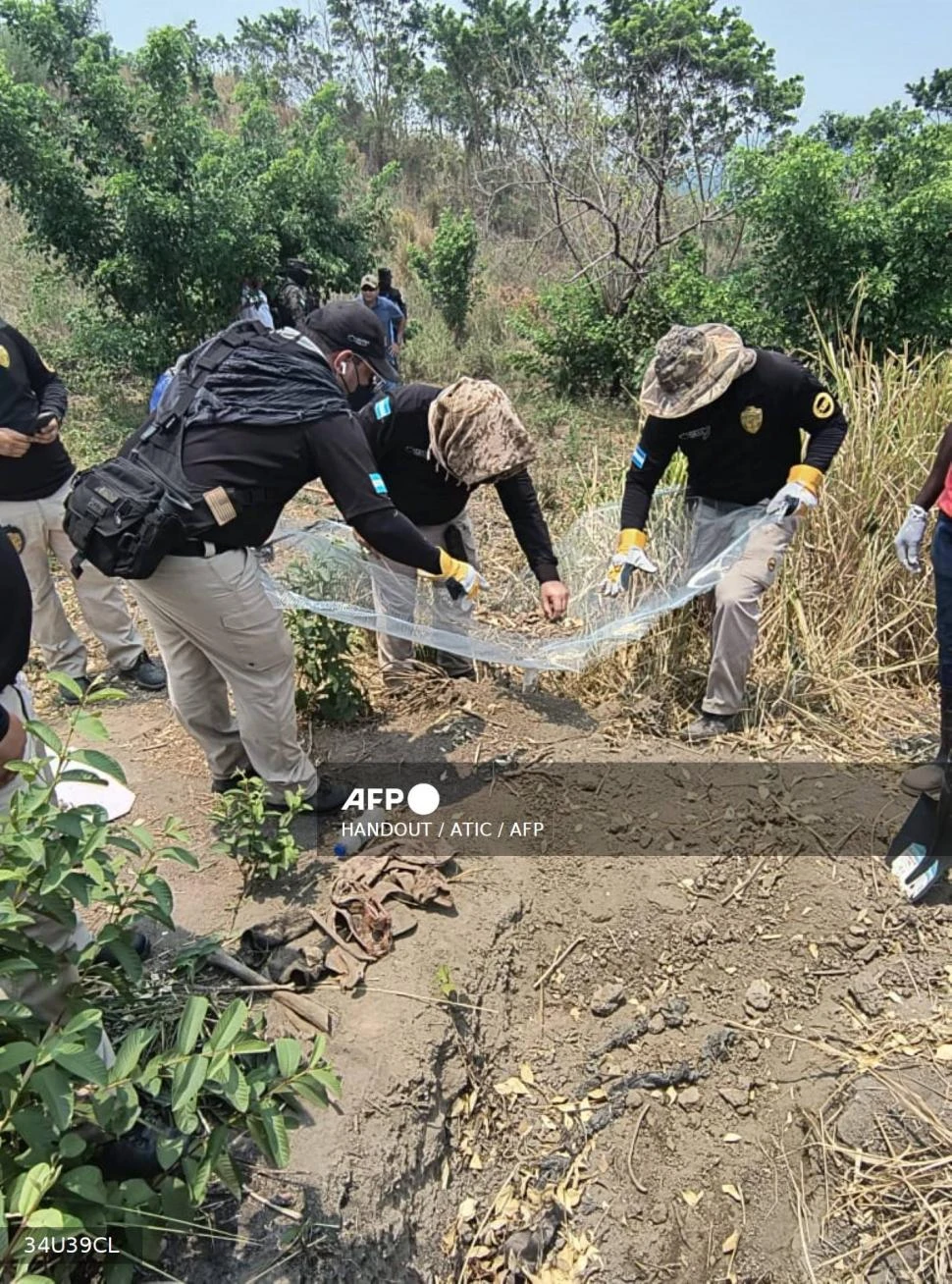 Las pandillas en Honduras: hallan cuerpos en fosas comunes