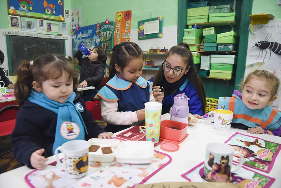 Día de la Maestra Jardinera: el desafío es que los niños dejen las pantallas y jueguen