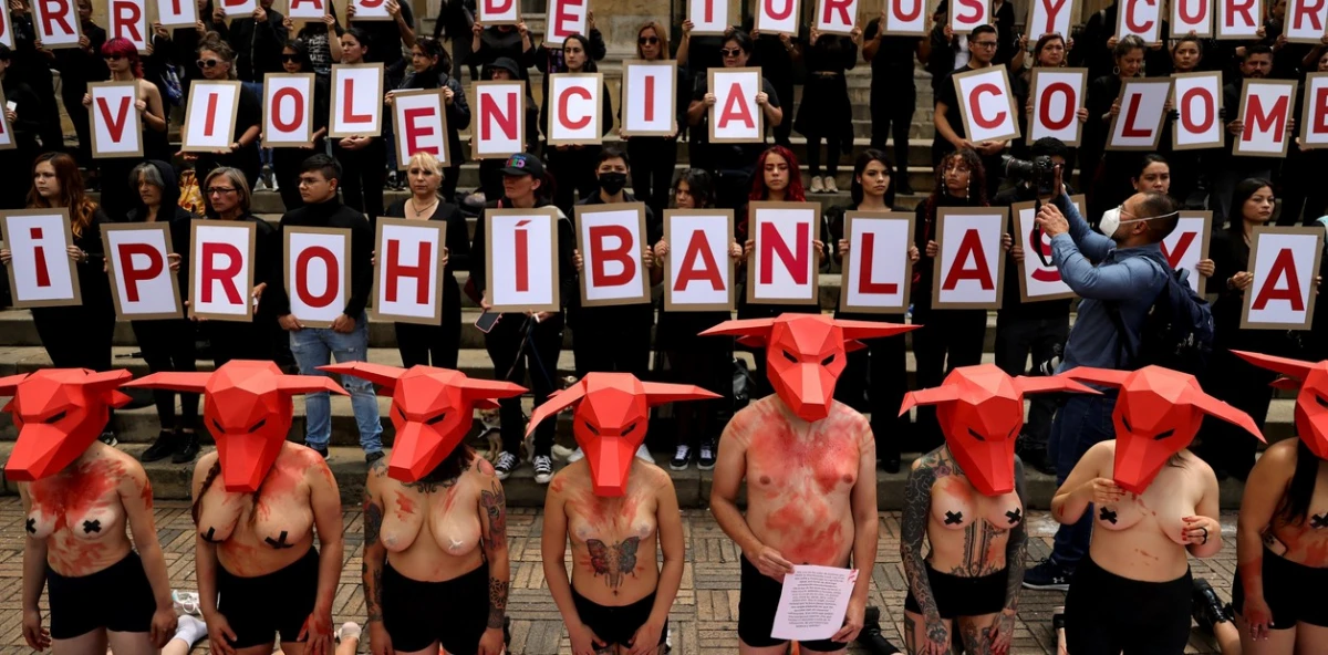 Una protesta contra la violencia animal y para exigir la prohibición de las corridas de toros, en Bogotá. Foto: REUTERS