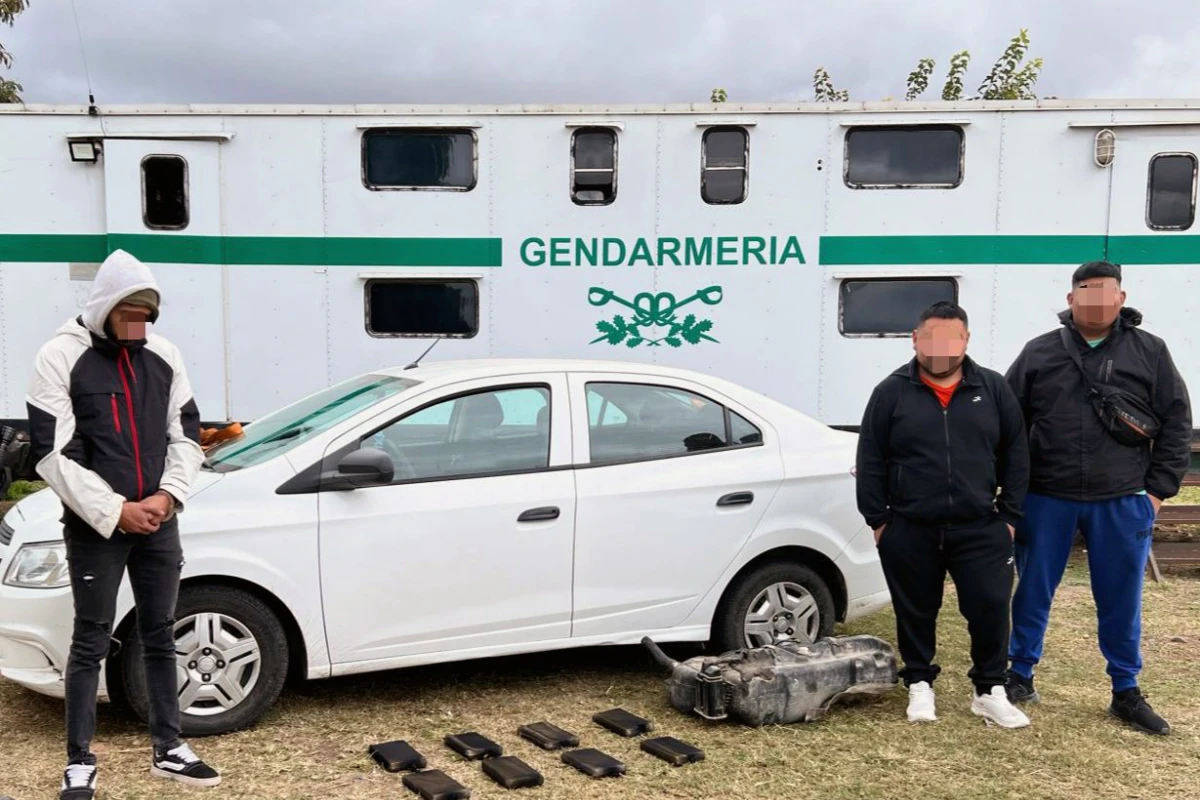 Llevaba más de ocho kilos de cocaína en el tanque de combustible del auto