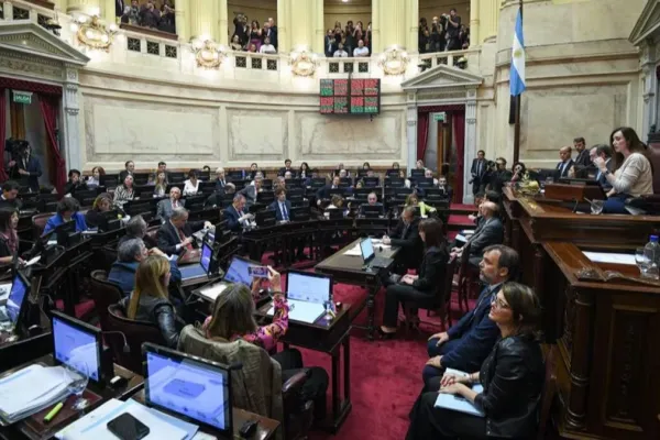Los senadores recibirán otro aumento de sueldo y cobrarán $8 millones por mes