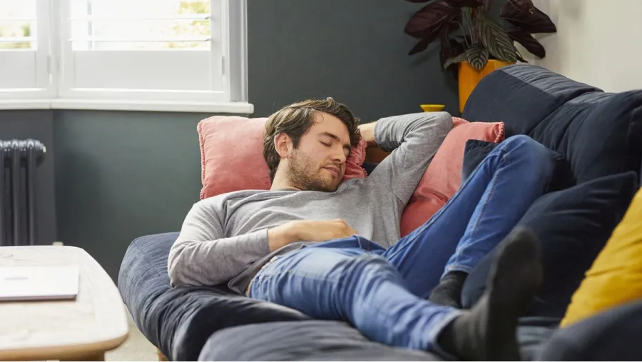 En qué momento de la tarde y cuál es el tiempo ideal para dormir la siesta.