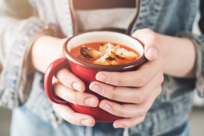 Qué conviene comer y beber cuando estás engripado o resfriado