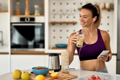 Cinco hábitos que abandonar al llegar a los 40 para retrasar el envejecimiento