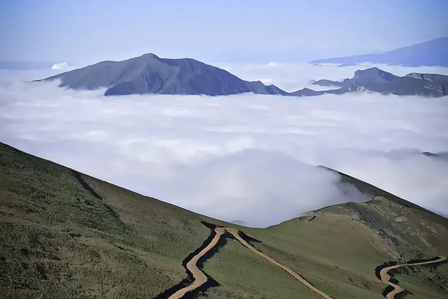 Cómo llegar al pueblo “de las nubes”, el lugar oculto del Norte argentino que atrae turistas de todo el país