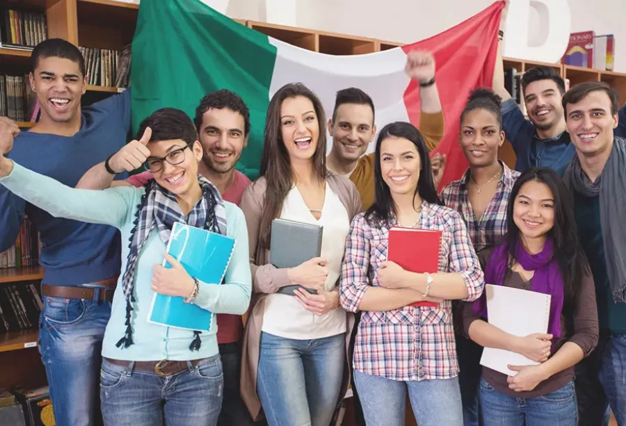 Quedan pocos días: cómo aplicar a las becas para estudiar y vivir en Italia