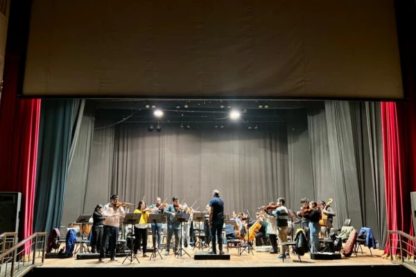 Música sinfónica para el cumpleaños del teatro Alberdi