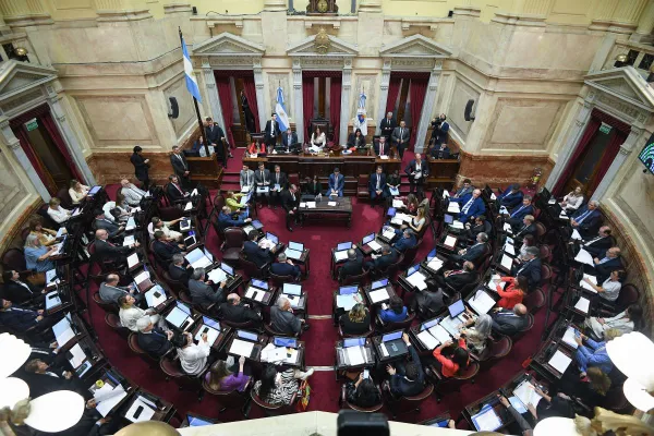 Pese a las críticas, los senadores cobrarán un nuevo aumento de sueldo este lunes