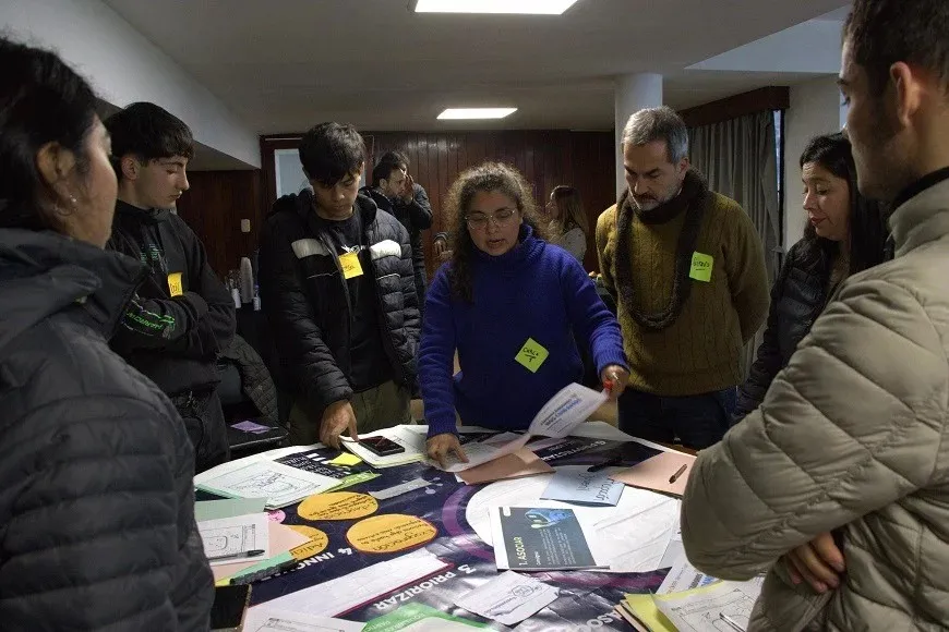 Estudiantes de escuelas de la UNT, en un laboratorio de ciudadanía digital