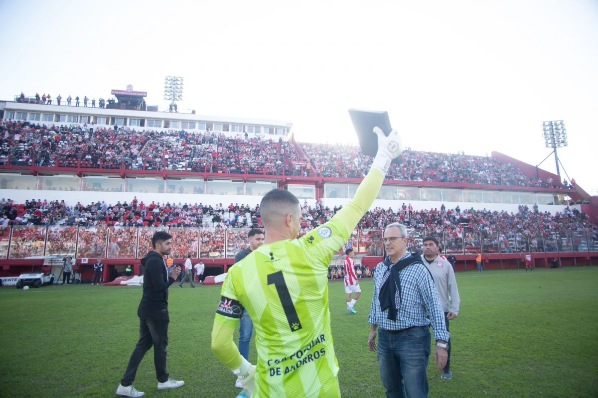 Dario Sand, el arquero de San Martín de Tucumán, superó el récord de imbatibilidad de la Primera Nacional