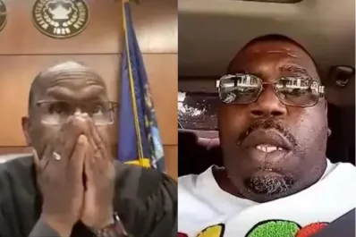 Es verdad que un hombre se conectó mientras manejaba a su juicio por conducir con un carné suspendido