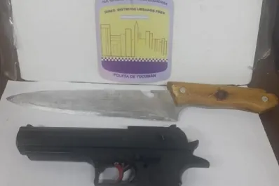 Tres adolescentes fueron detenidos en el microcentro: tenían un cuchillo y un arma de fuego falsa