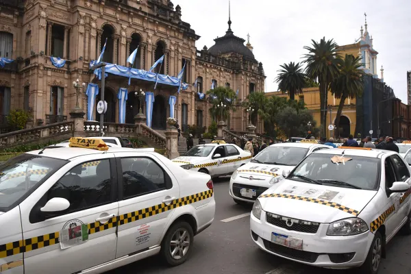 VIDEO Caos en el microcentro por una protesta de taxistas contra Uber