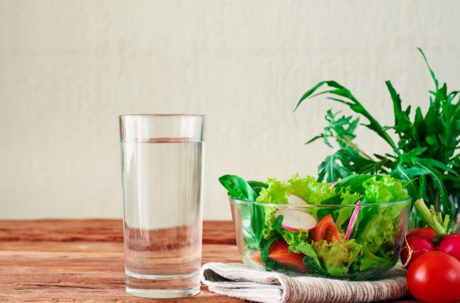 Los beneficios de tomar agua para adelgazar.