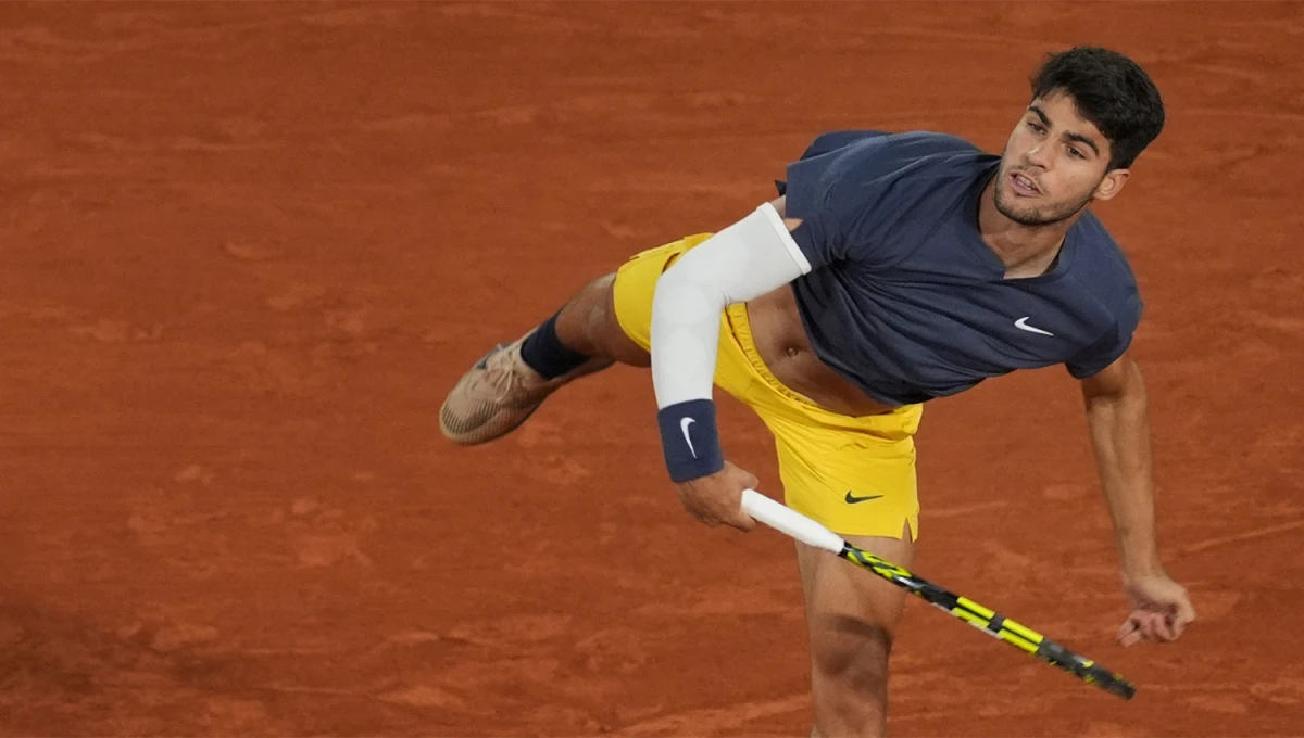 EN PARÍS. Carlos Alcaraz y Stefanos Tsitsipas se enfrentarán después de las 15.15 en el court Philippe Chatrier.