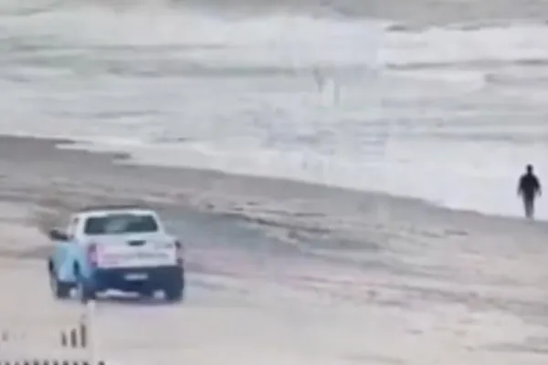 Un delincuente se metió al mar en Villa Gesell para escapar de la Policía