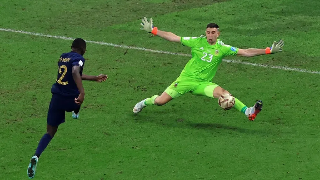 Arqueros, la raza de hombres solitarios que defienden una fortaleza