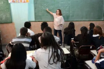 Buenos Aires elimina la repitencia en las escuelas secundarias