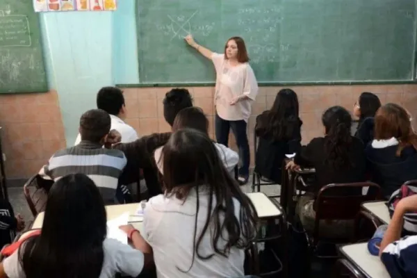 Buenos Aires elimina la repitencia en las escuelas secundarias