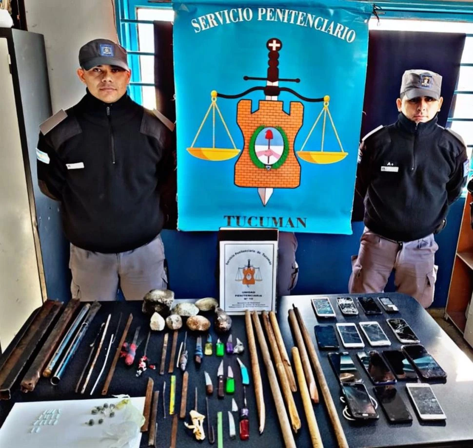 DECOMISO. Hallaron celulares, cuchillos y droga en las celdas.