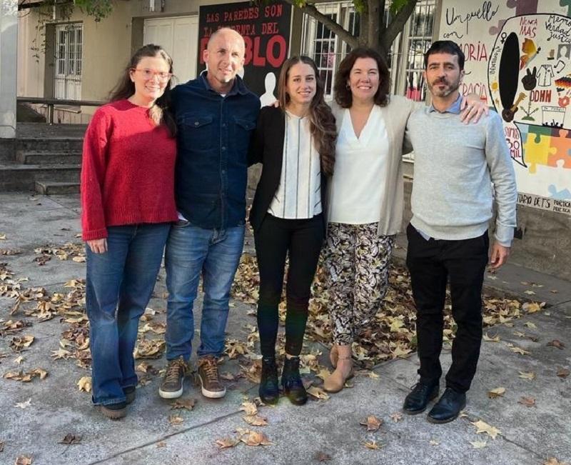 María Trinidad Buffo (centro) junto a su equipo de directores y evaluadores.