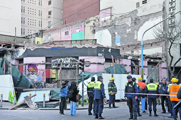 VIDEO. Derrumbe en Catamarca y Corrientes: los seis obreros heridos están fuera de peligro