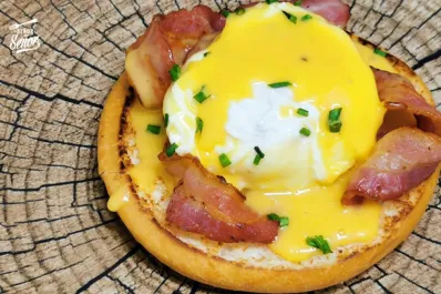 Un brunch original para la merienda: huevos benedictinos con salsa holandesa