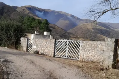 Tafí del Valle: brigadistas y bomberos voluntarios combatieron un incendio en La Ciénaga