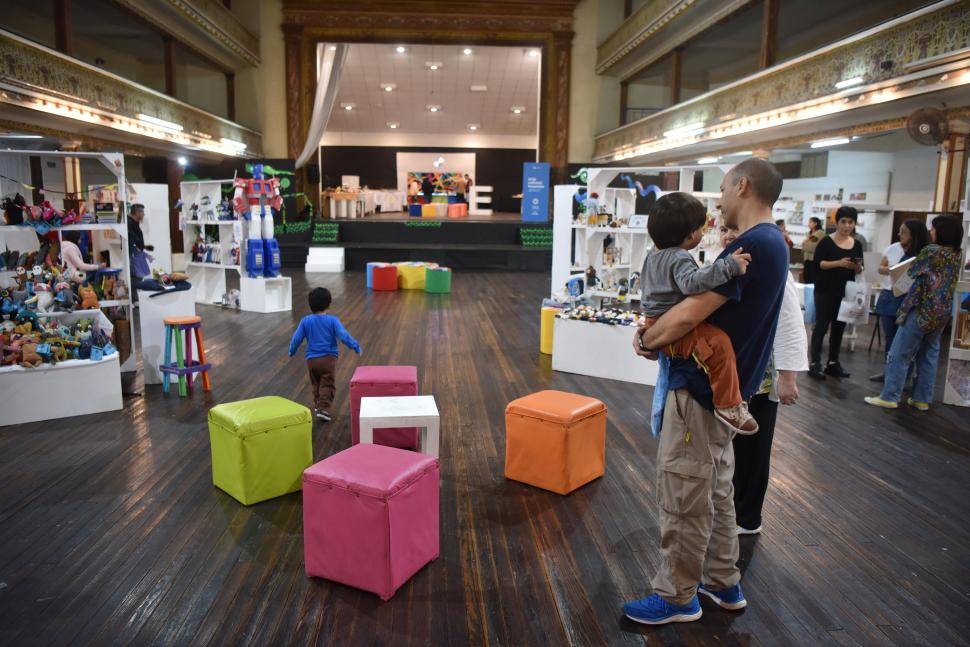 UN LUGAR IDEAL. El Espacio Cultural Don Bosco permite albergar a las distintas propuestas de la feria. LA GACETA / FOTOs DE INÉS QUINTEROS ORIO