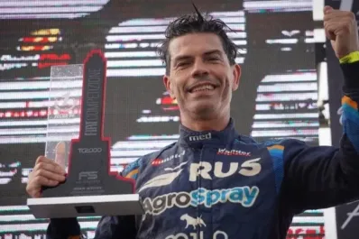 El ex jugador de la Selección que logró su primer triunfo en el automovilismo