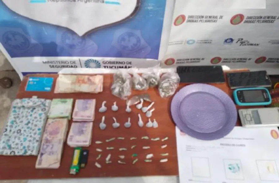 NARCOMENUDEO: Droga secuestrada en el lugar. 