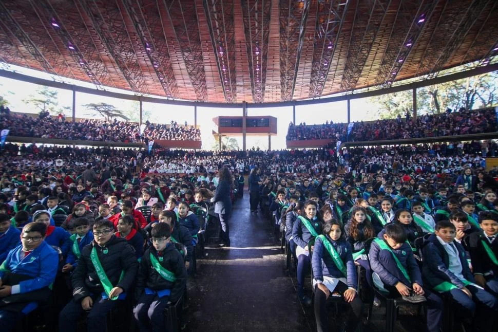 CAMBIOS. Los chicos prometieron difundir buenas prácticas ambientales.