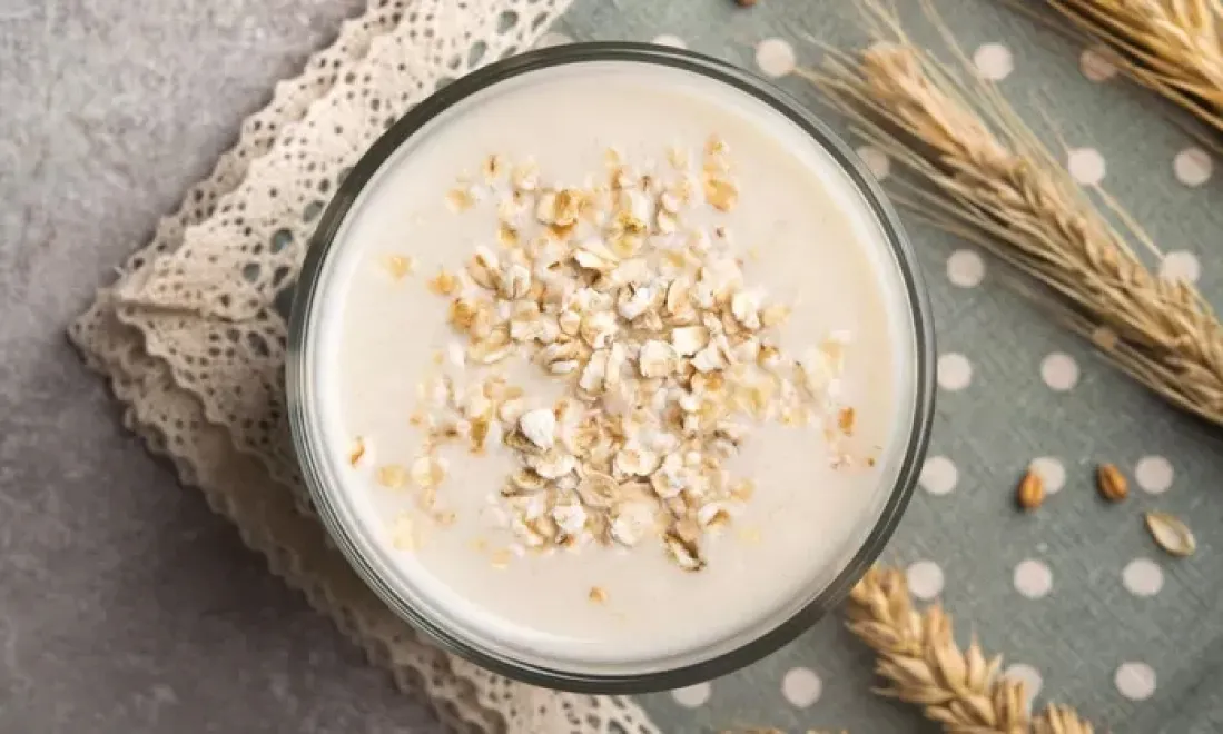 Verdad o mito: ¿tomar leche de avena engorda?