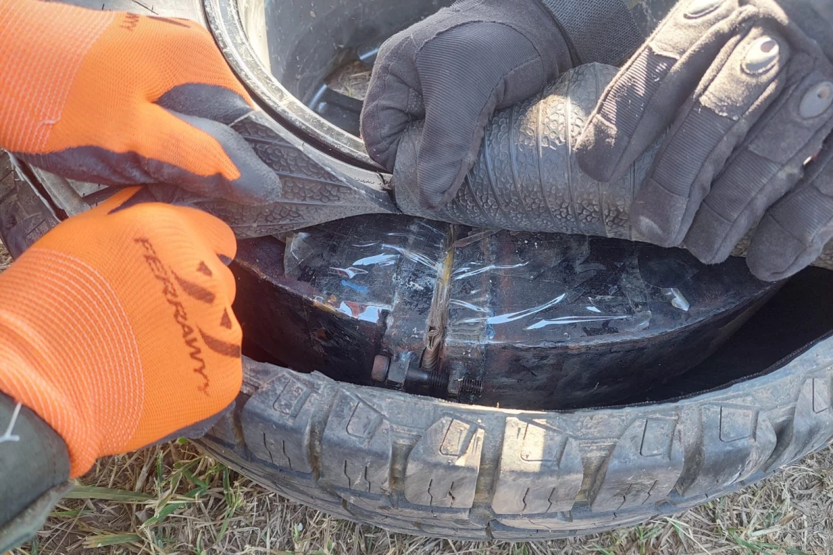 Llevaban 50 kilos de cocaína dentro de las ruedas de una camioneta