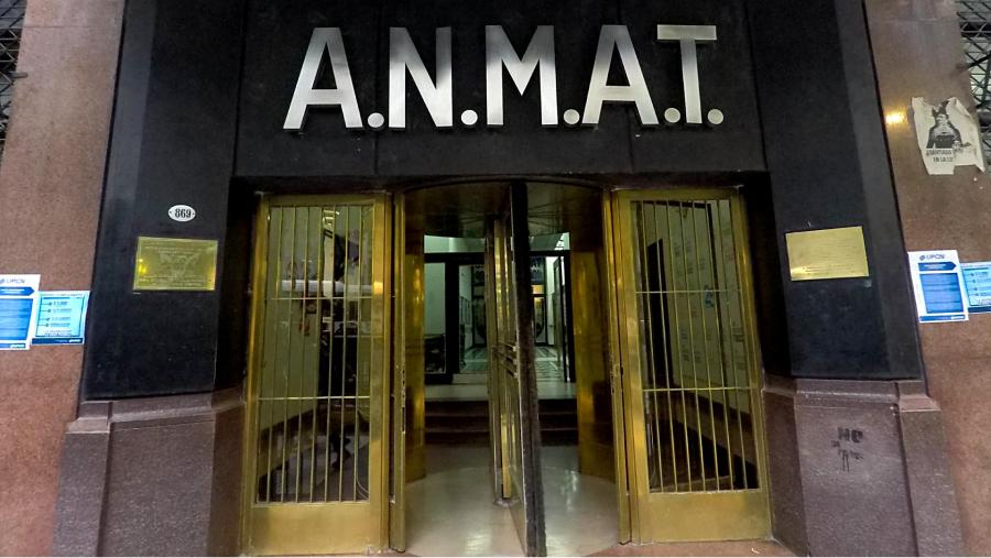 En su resolución, la Anmat prohíbe el uso y venta del desfibrilador