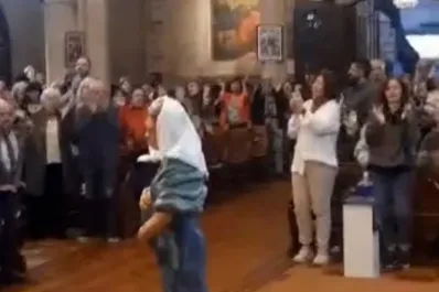 En plena misa hubo cánticos contra Javier Milei en una iglesia de Buenos Aires