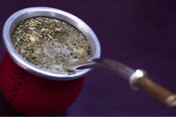 Cómo limpiar la bombilla del mate de forma efectiva y eliminar bacterias