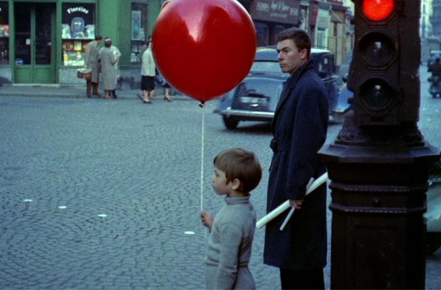 El Globo Rojo de Albert Lamorisse, estrenado en 1956. CAPTURA DE PANTALLA.