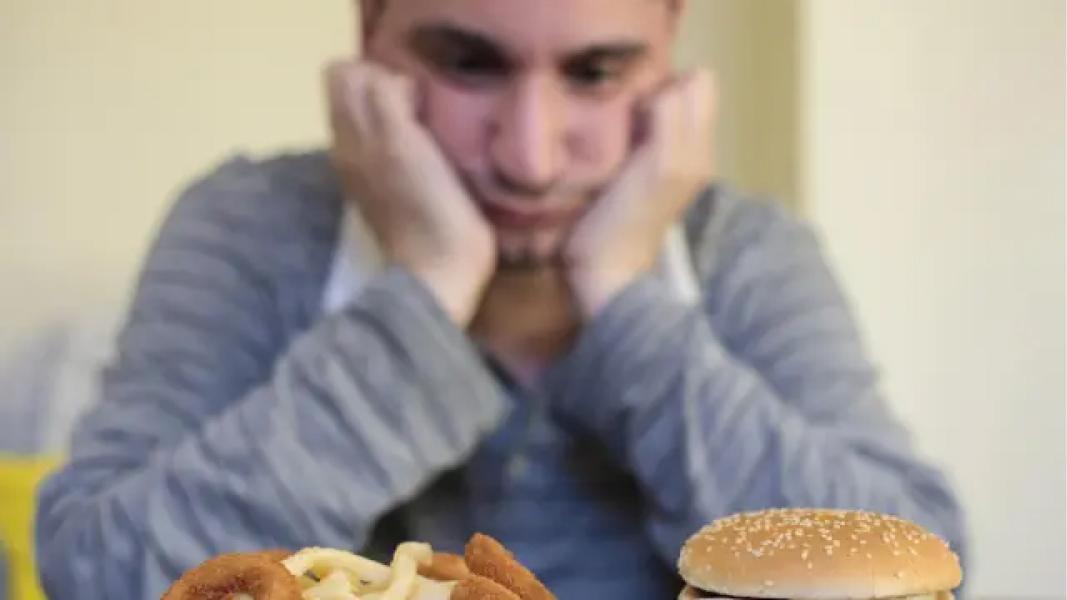 El hambre emocional está fundado en las emociones intensas.