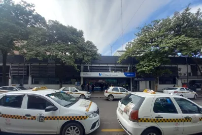 Los taxistas y la Municipalidad firmaron un acuerdo para reforzar el control de las plataformas ilegales