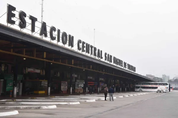 A Bernabé Aráoz lo quieren en la Estación Terminal de Ómnibus y en las aulas