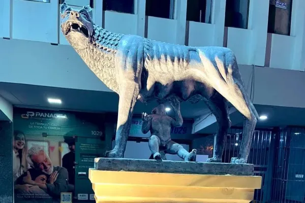 Video: recuperaron las partes robadas de la escultura vandalizada en el “Paseo Italia”