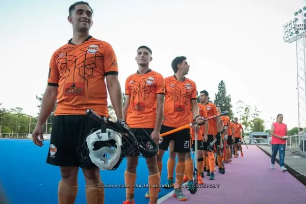 Las damas y los caballeros ponen la bocha en movimiento