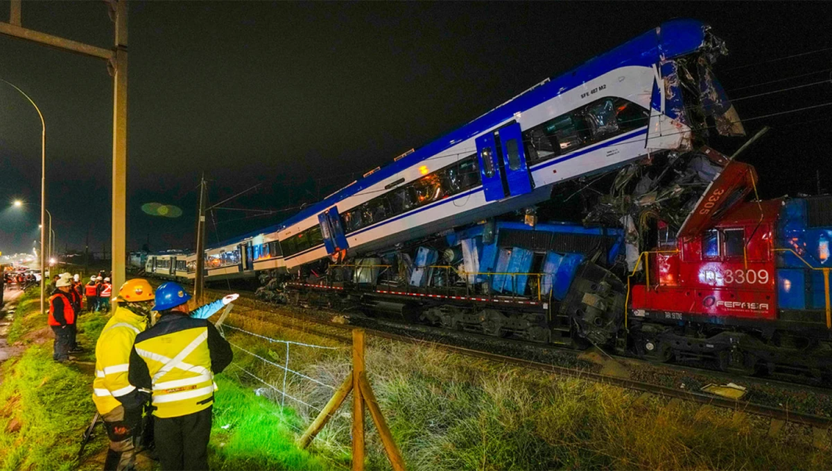 TRAGEDIA. Investigan qué pudo haber fallado para que ocurra el choque de trenes en Chile.