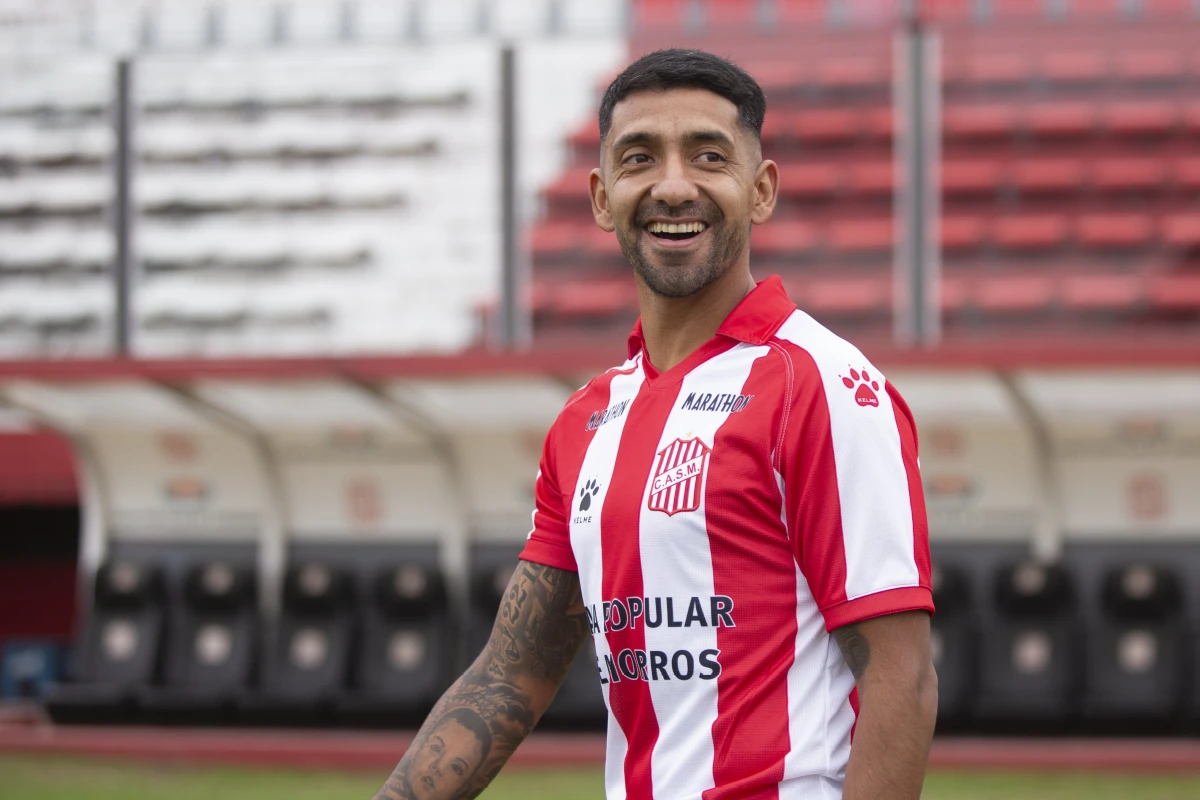 FELICIDAD. Matías García no ocultó su felicidad, por su retorno a San Martín de Tucumán. Foto Casm.