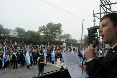 En Yerba Buena, la bandera nacional recibió un destacado homenaje